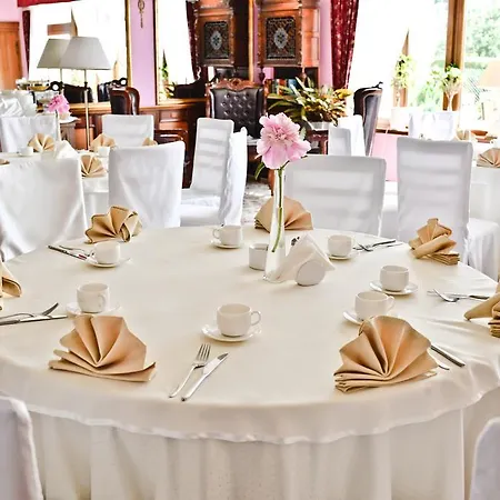 Hotel Sportwerk Tyniec Maly